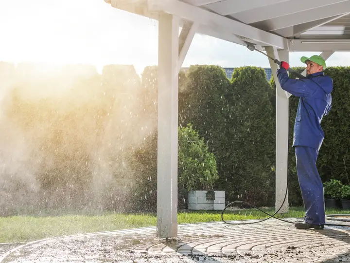 Low-pressure washing of a home's siding